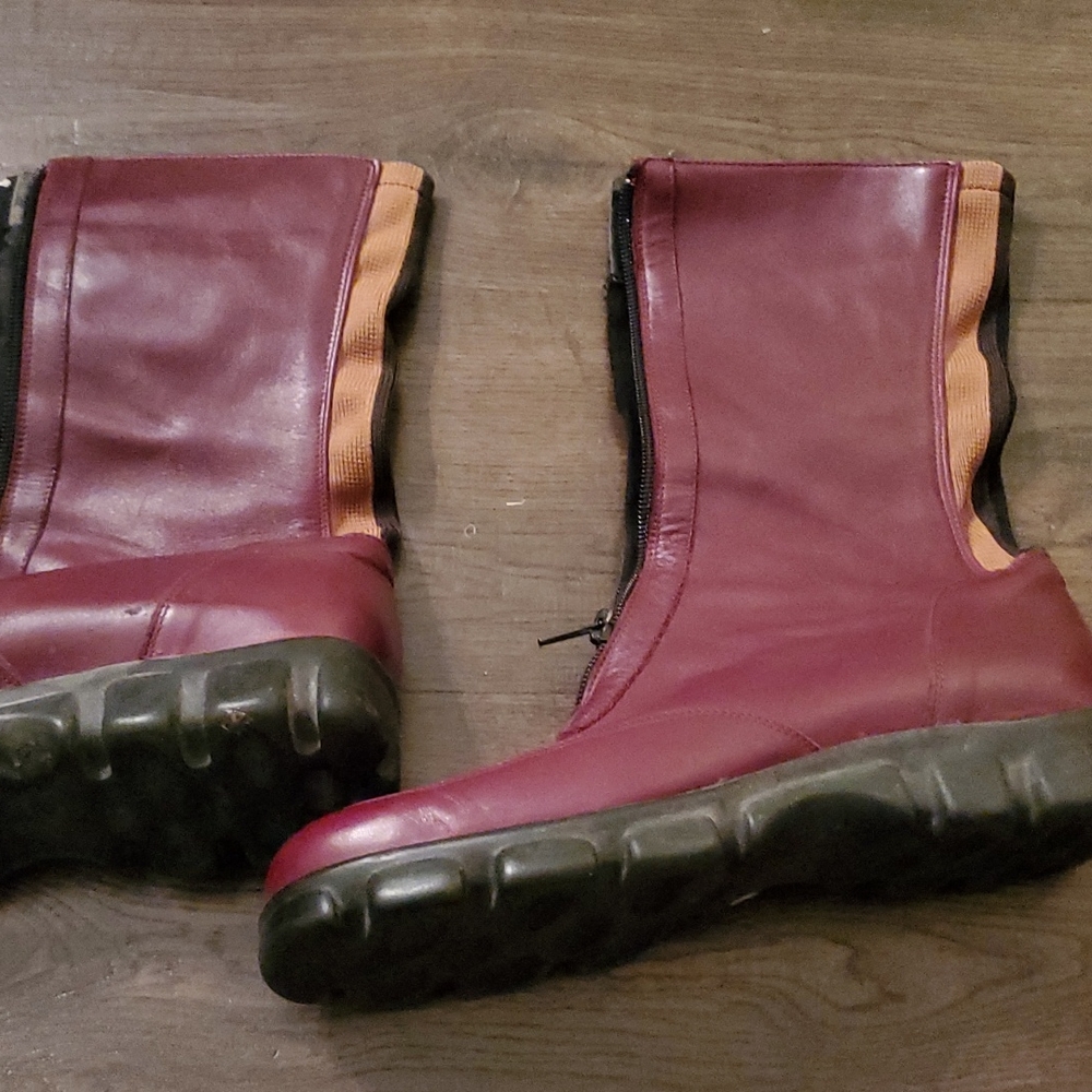 Boots - Picture 3 of 5
